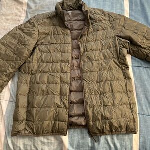 Uniqlo Olive Green Light Weight Puffer, Men’s Medium